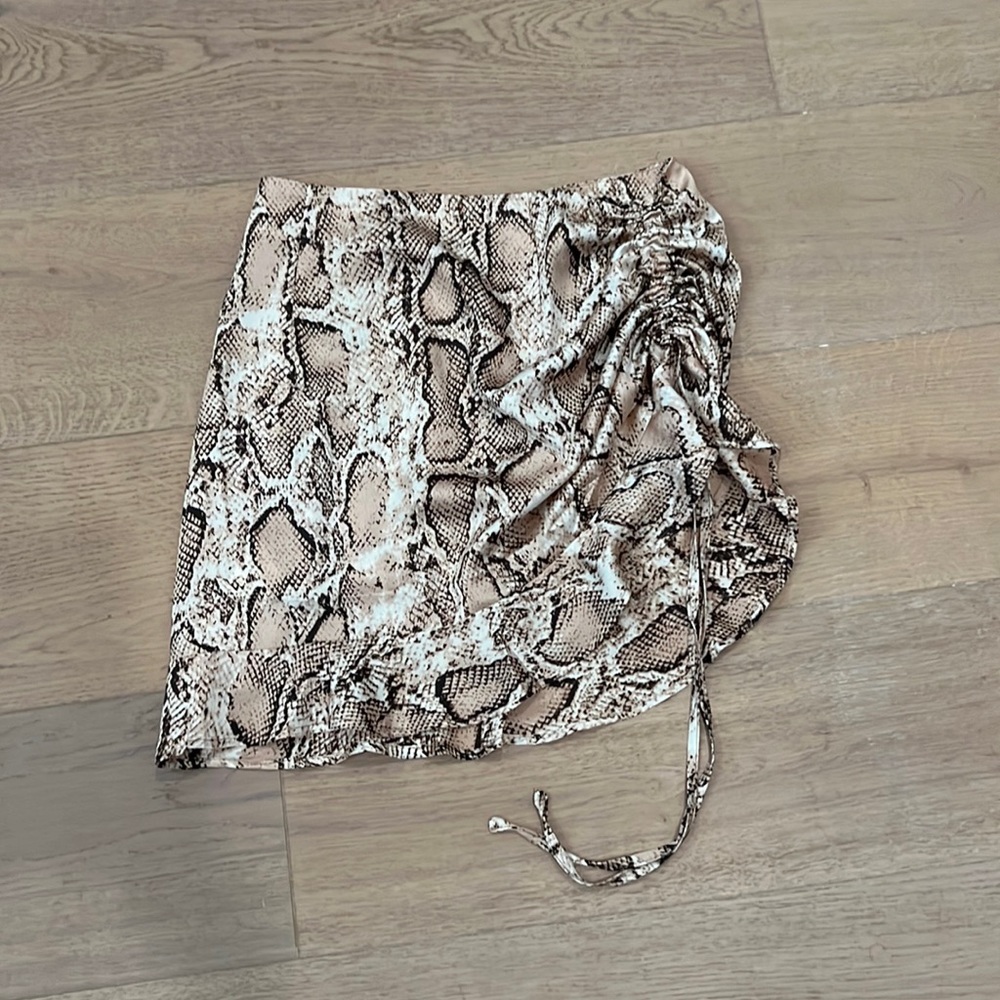 Print satin skirt